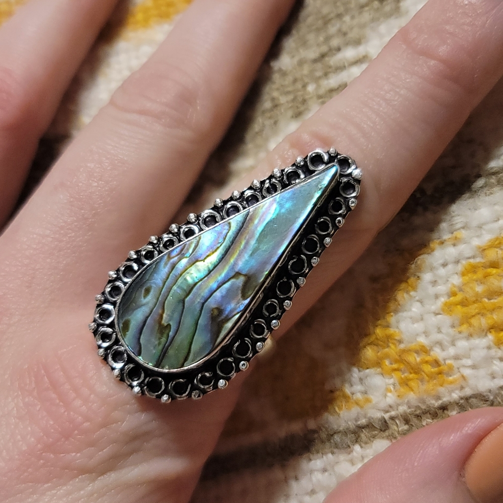Beautifully detailed sterling abolone shell ring.
